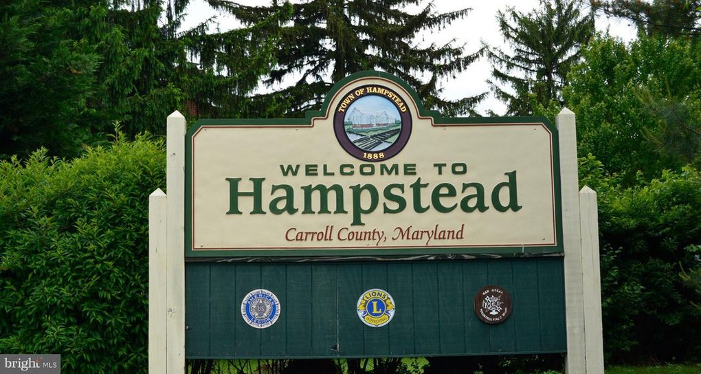Hampstead Town Sign